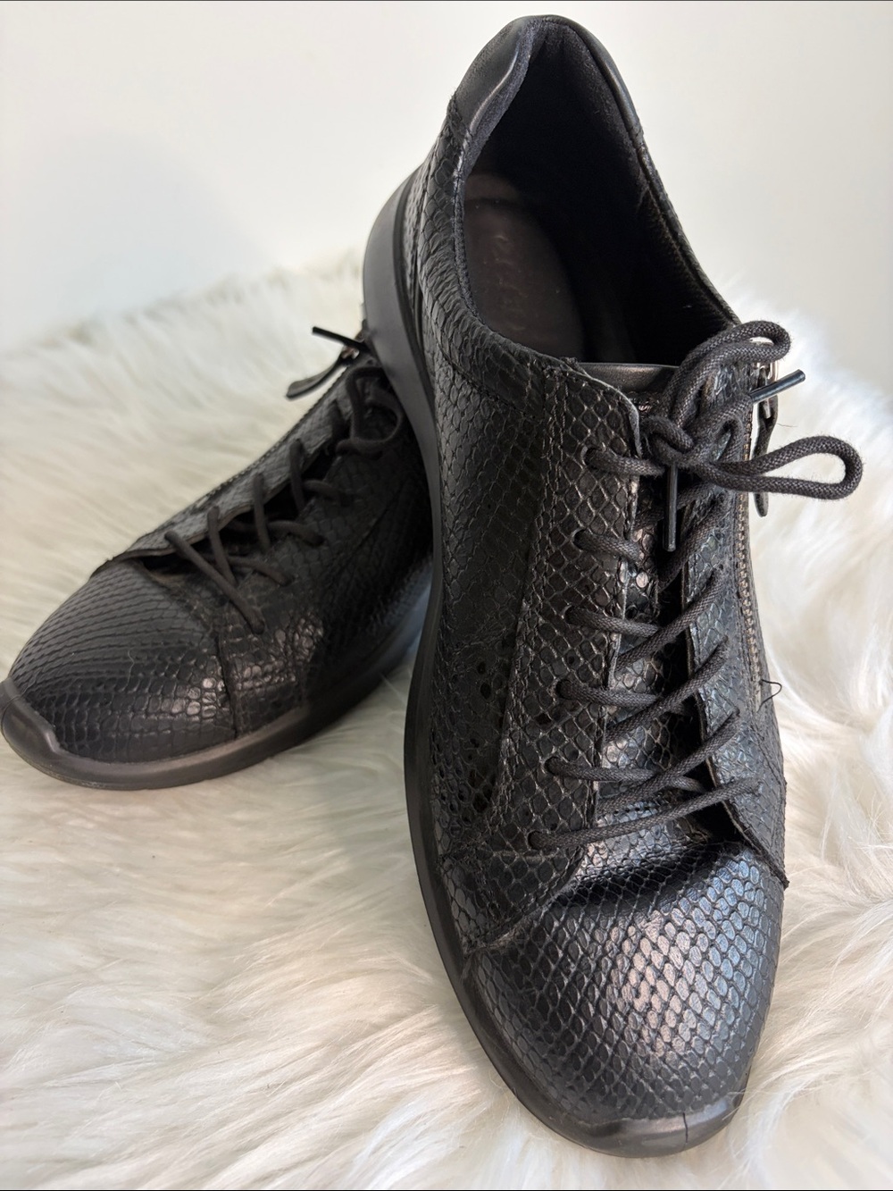 ECCO Black Embossed Snakeskin Leather Lace-Up Sneakers with Side Zipper SIDE 42